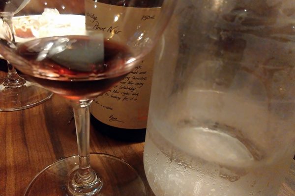 Serving water and wine, how to draw a line?